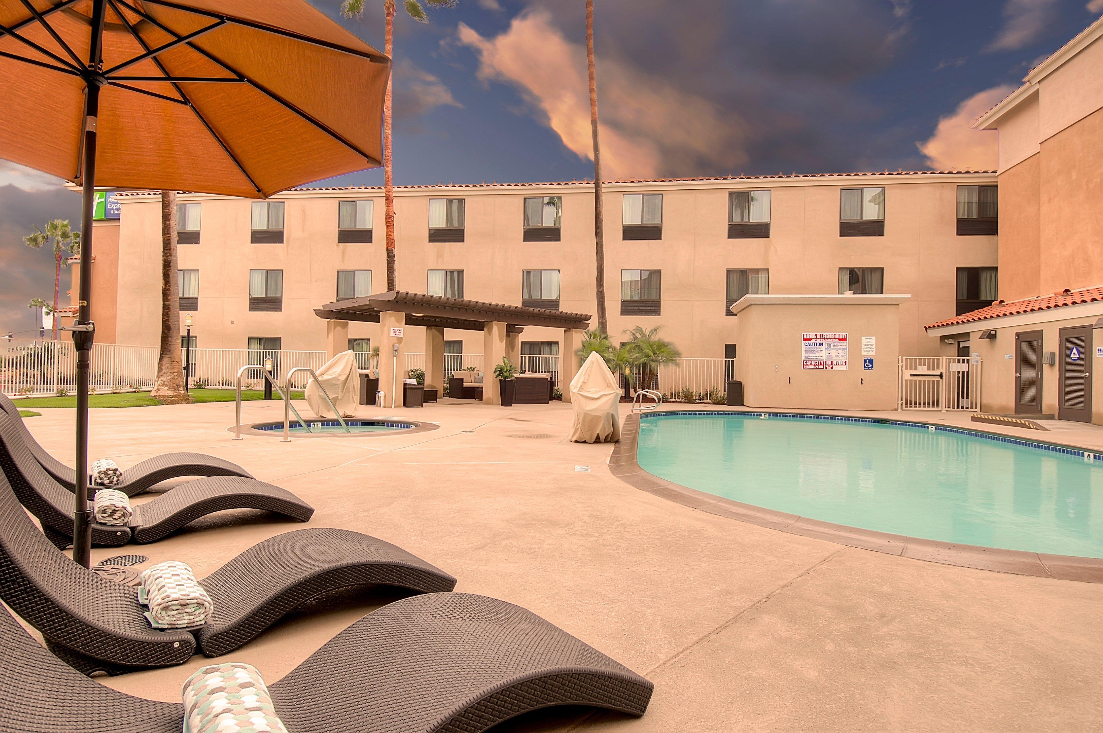 Holiday Inn Express Hotel & Suites Carlsbad Beach By Ihg Exterior foto