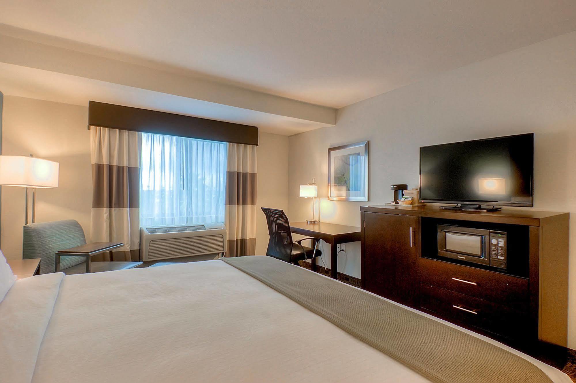 Holiday Inn Express Hotel & Suites Carlsbad Beach By Ihg Exterior foto